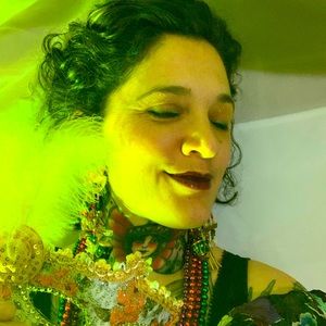 Meet your Posher, Nixie